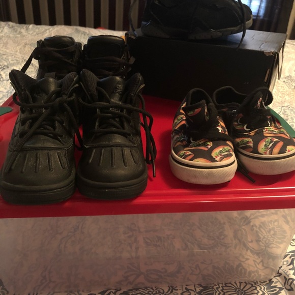 Toddler shoes sizes from 4-7. - Picture 4 of 7